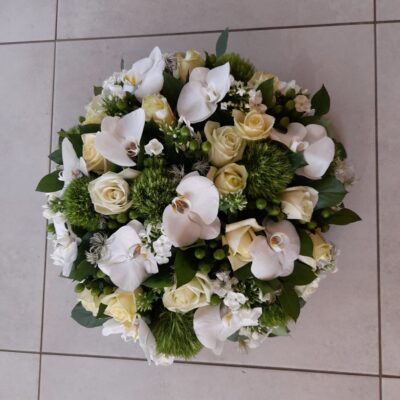 Bloemstuk bolvorm orchidee
